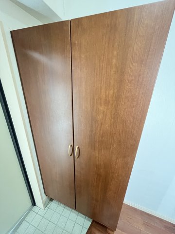 玄関　別部屋の写真の為現況優先とさせて頂きます。