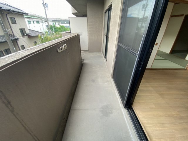 バルコニー　外からの目が気にならないバルコニーで洗濯物が干せます