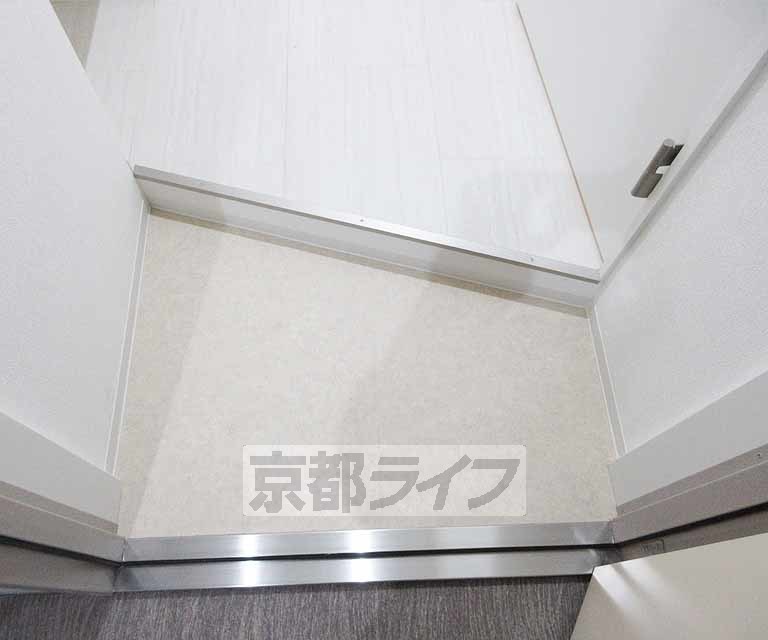 玄関　簡素な玄関です