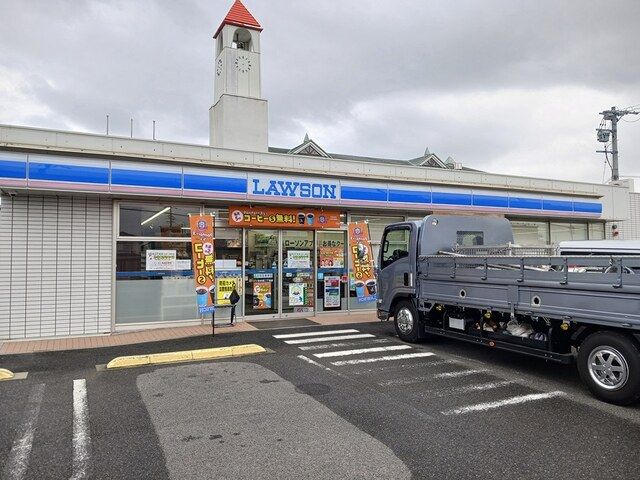 コンビニ　ローソン（コンビニ）まで560m