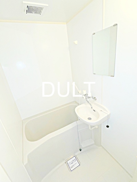 バス・シャワールーム　バスルームです。