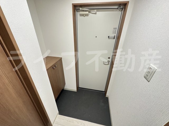 玄関　収納もある玄関です