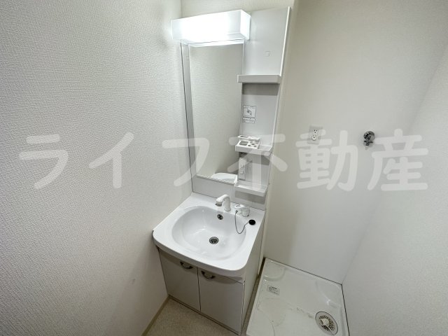 洗面設備　独立洗面台、朝の身支度には欠かせません