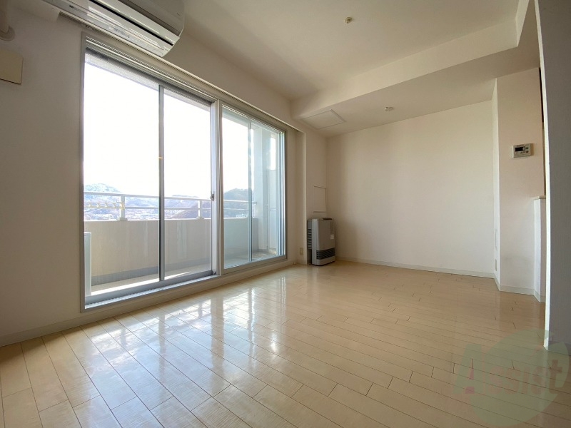 居室・リビング　広くてキレイなお部屋が広がっていて、充実した生活が送れそう。