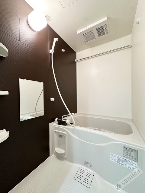 バス・シャワールーム　浴室暖房乾燥機付きバスルームです♪