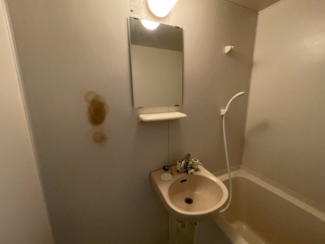 洗面設備　浴室内に洗面台付き！