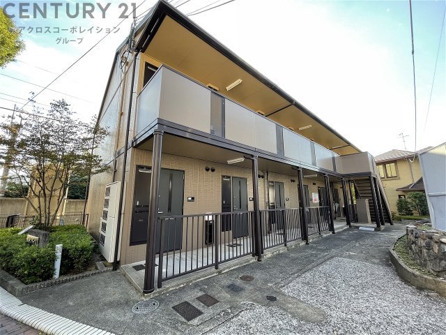 建物外観　敷地内に駐車場あります♪