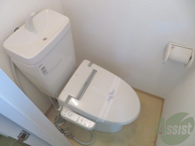 トイレ　温水洗浄便座機能ですよー。嬉しい設備ですね。