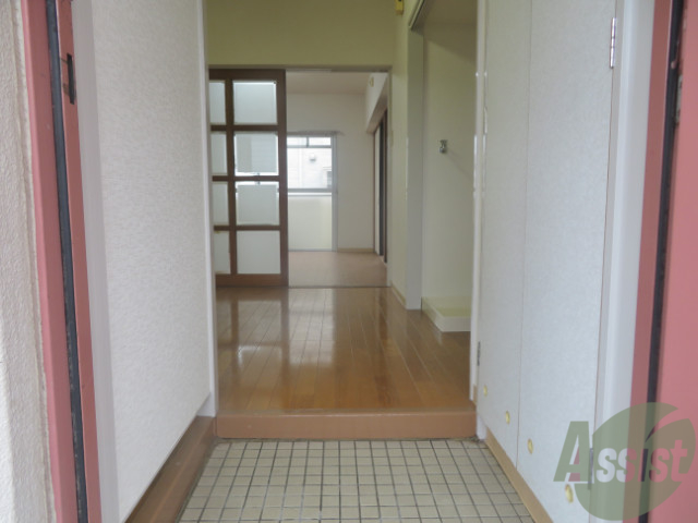 玄関　玄関はこんな感じ、明るく気分も上がります。