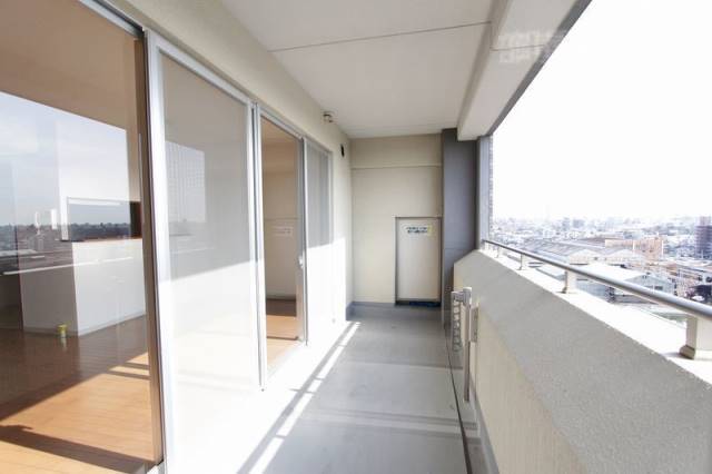 バルコニー　奥行があります。