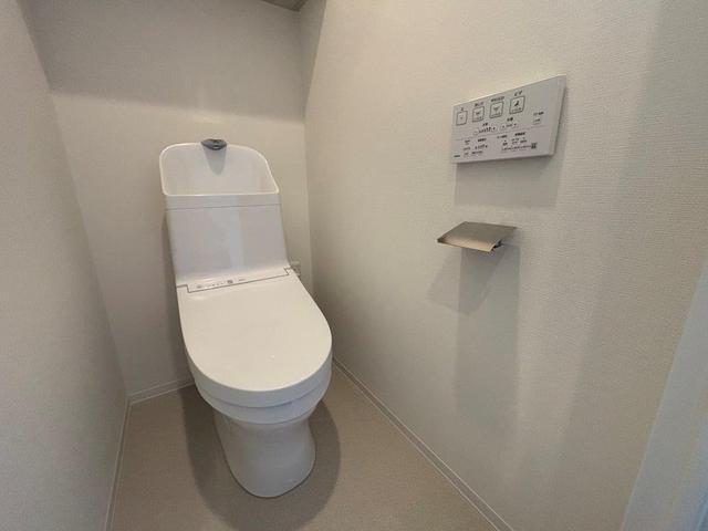 トイレ　温水洗浄暖房便座