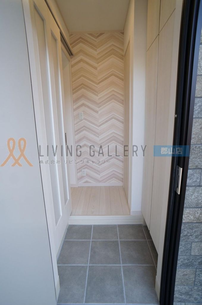 玄関　玄関脇に収納がございます