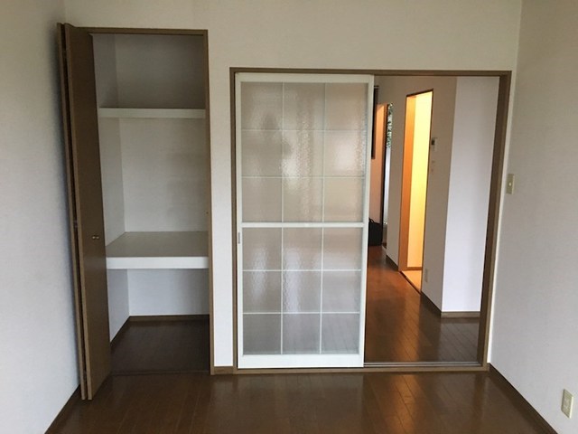 居室・リビング　室内