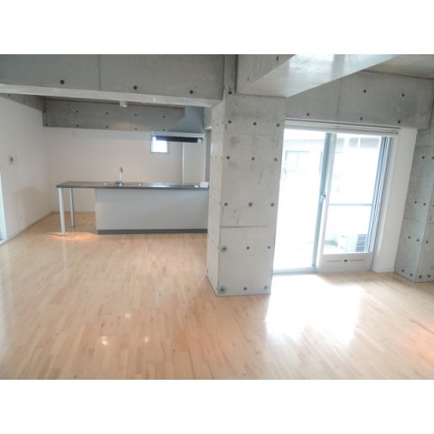 居室・リビング　西向き20帖の広いLDK☆