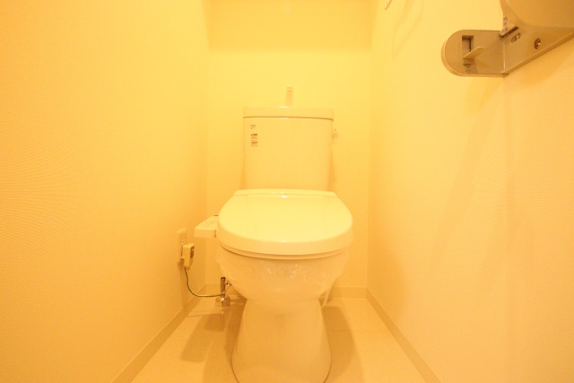 トイレ　※別室の参考写真の為、現況優先です。