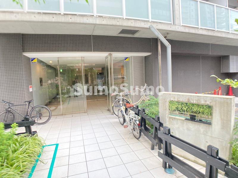 エントランス　ゆとりのあるエントランスです