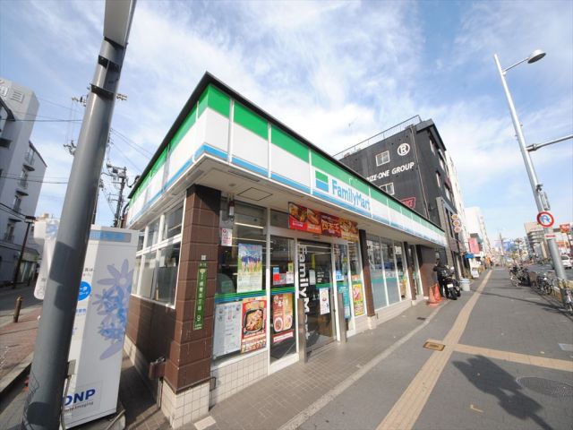 コンビニ　ファミリーマート 成育五丁目店（コンビニ）まで58m