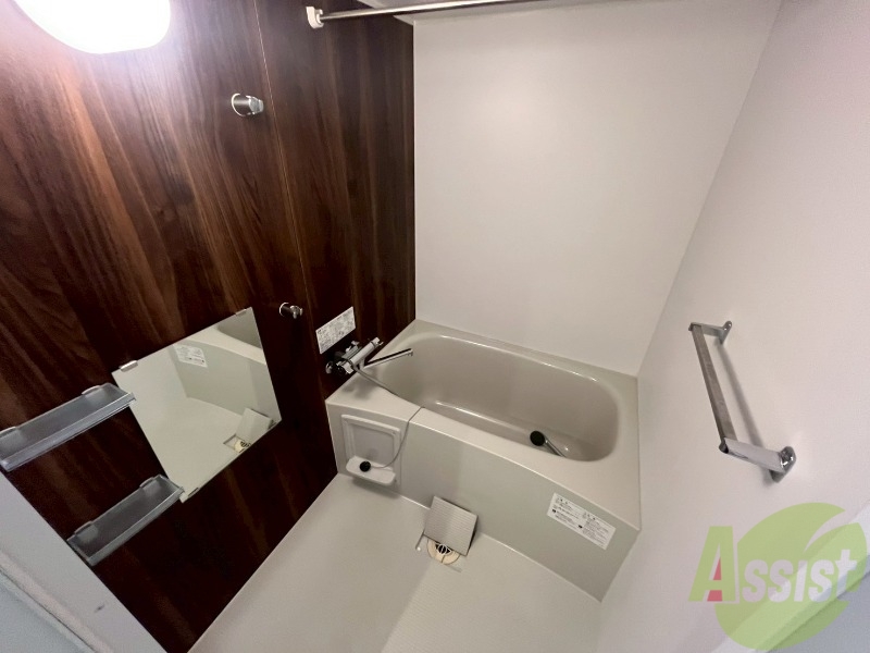 バス・シャワールーム　お風呂になります。一日の疲れを癒してくださいね。