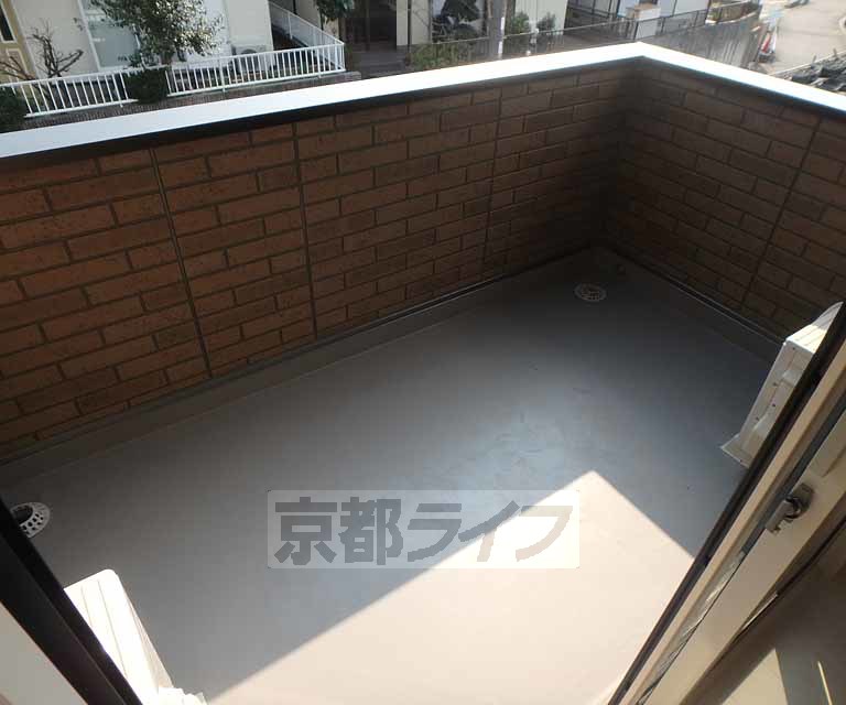 バルコニー　広々したバルコニーで日当たり良好です。