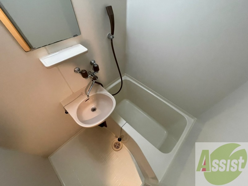 バス・シャワールーム　ユニットバスです。疲れを癒すのに欠かせませんね！