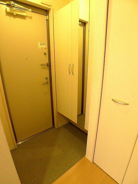玄関　※写真は別部屋同間取りタイプです。