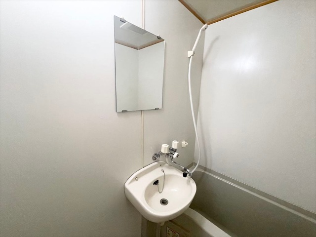洗面設備　同一建物内２０５号室内装写真