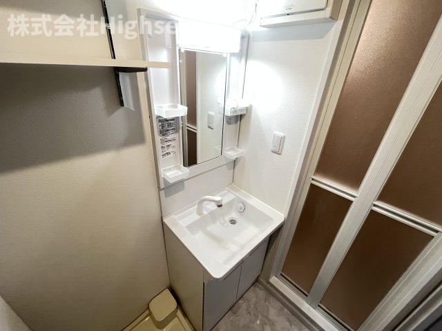 洗面設備　ゆったりとスペースのある洗面所