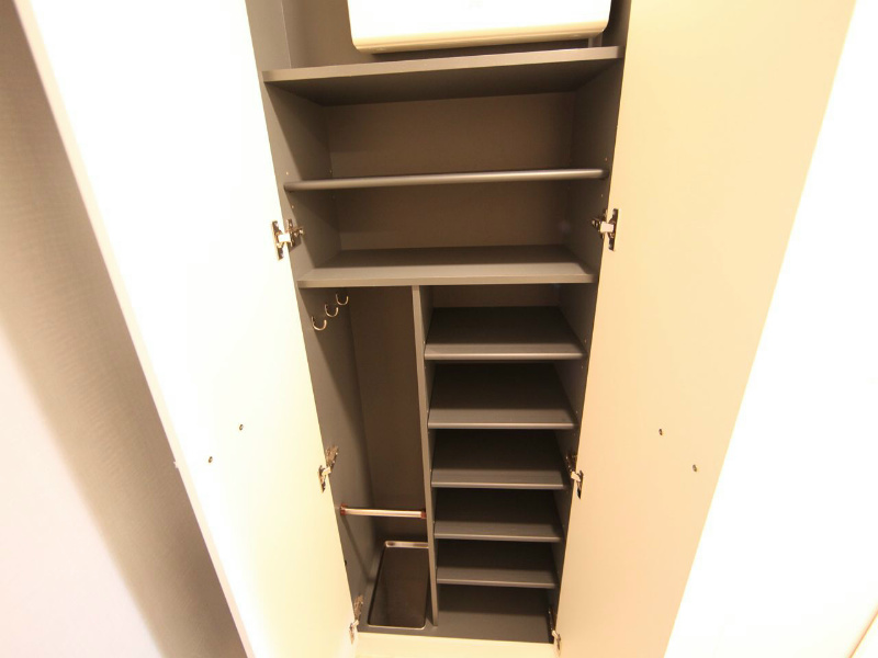 玄関　玄関　シューズボックス付（収納充実してます）