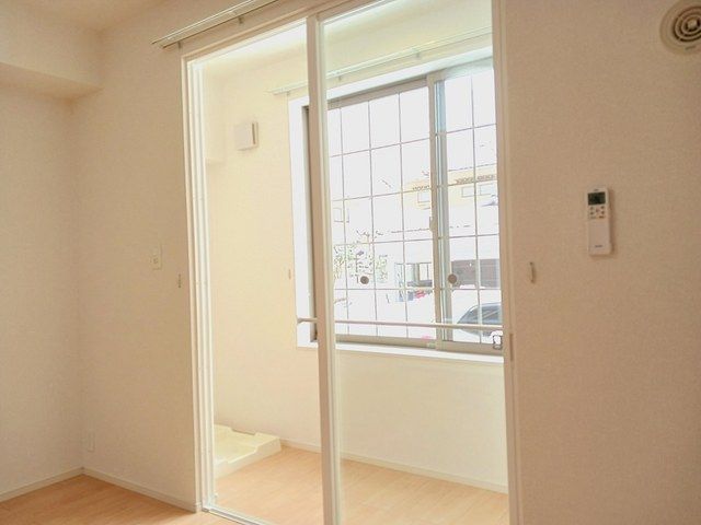 バルコニー　雨の日でも安心のサンルームです