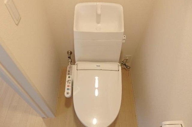 トイレ　同一施工会社同一仕様写真