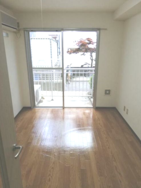 居室・リビング　別室参考写真です。