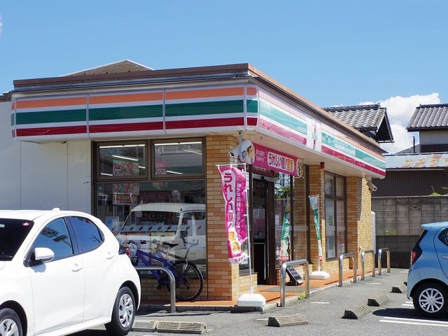 コンビニ　セブンイレブン（コンビニ）まで180m