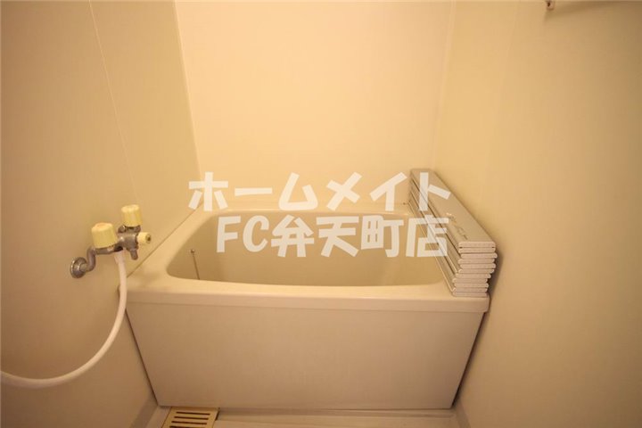 バス・シャワールーム　コンパクトで使いやすいお風呂です