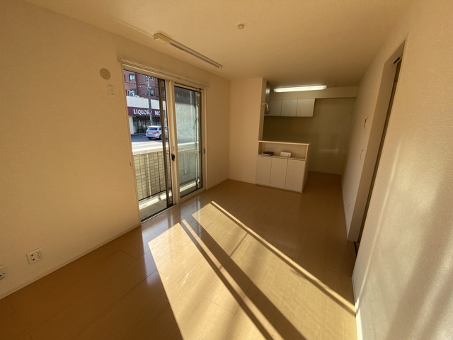 居室・リビング　１１．２帖のゆったりリビングで会話も弾む。