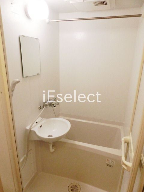 バス・シャワールーム　キレイなバスルーム。