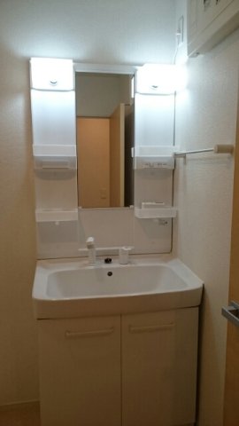 洗面設備　スペースが確保できる洗面所です