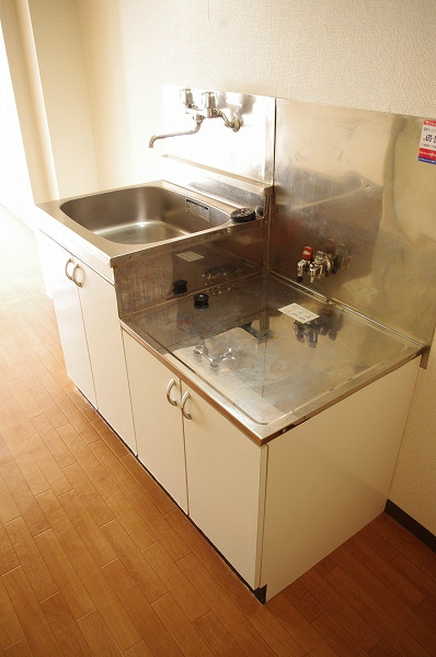 キッチン　２口コンロを設置できます。費用を抑えられる都市ガスです。