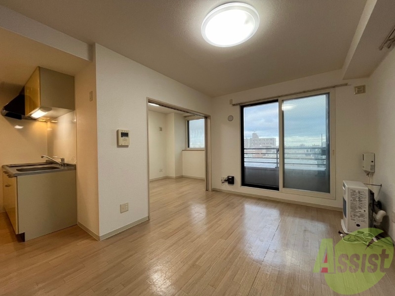 居室・リビング　リビングは白を基調としていて明るい印象ですね！