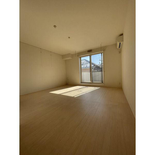 居室・リビング　☆明るい居間☆