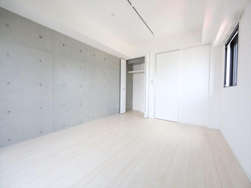 居室・リビング　洋室9帖　2面採光　クローゼット付（収納充実してます）