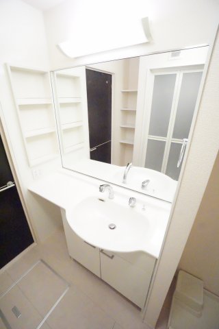 洗面設備　※同物件・同タイプの写真です。