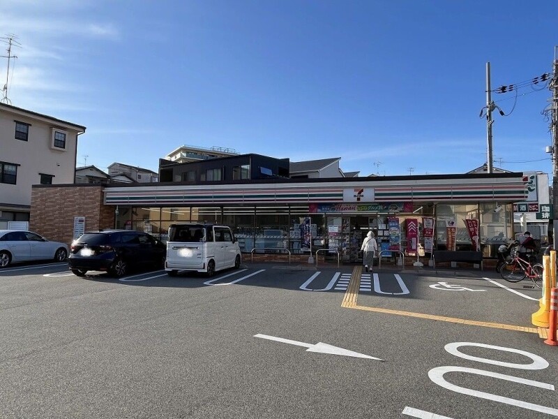 コンビニ　セブンイレブン池田鉢塚3丁目店（コンビニ）まで75m