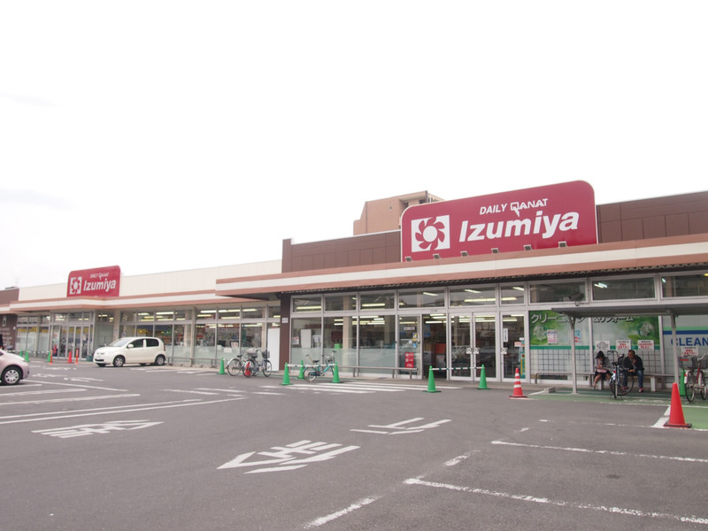 スーパー　イズミヤ新大宮店（スーパー）まで412m