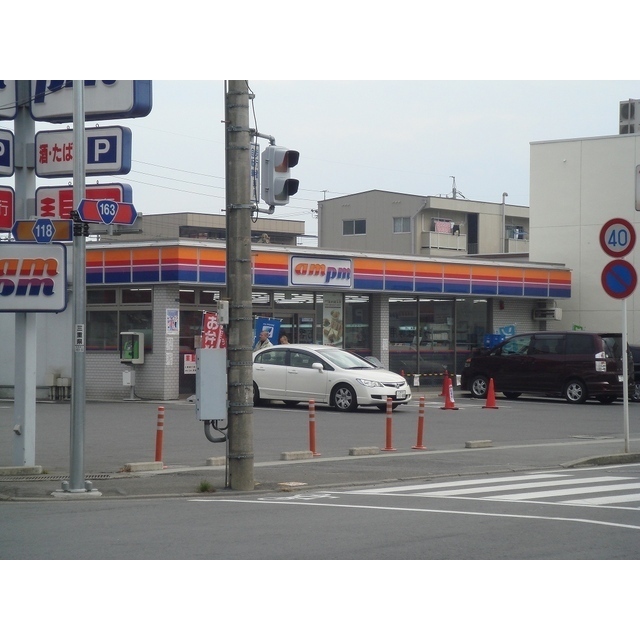 コンビニ　ファミリーマート津新町店（コンビニ）まで1356m