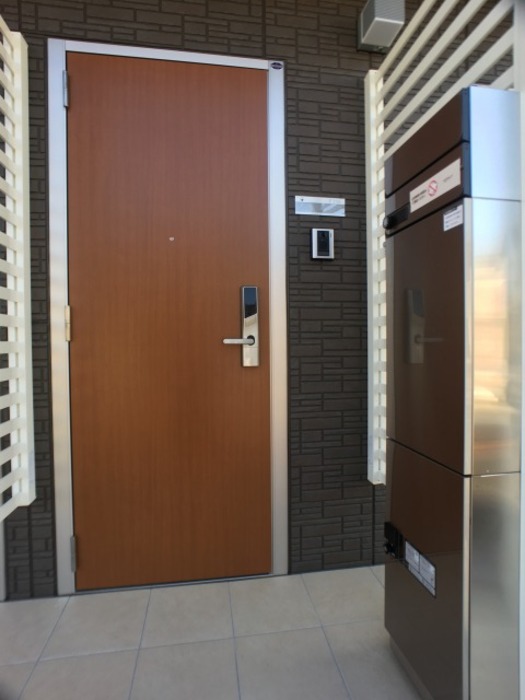 玄関　宅配ボックス付き・ＩＣカードキーの玄関