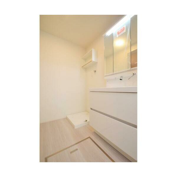 洗面設備　※他の号室の参考写真です。※クリーニング前の写真です。