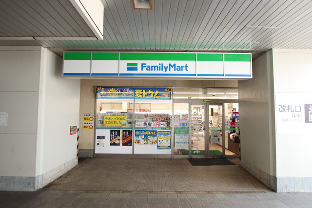 コンビニ　ファミリーマート東松戸駅店（コンビニ）まで190m