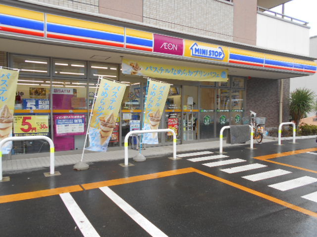 コンビニ　ミニストップ松戸駅東口店（コンビニ）まで300m