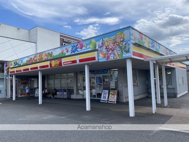 コンビニ　ニューヤマザキデイリーストア ティアラ蓮田店（コンビニ）まで849m