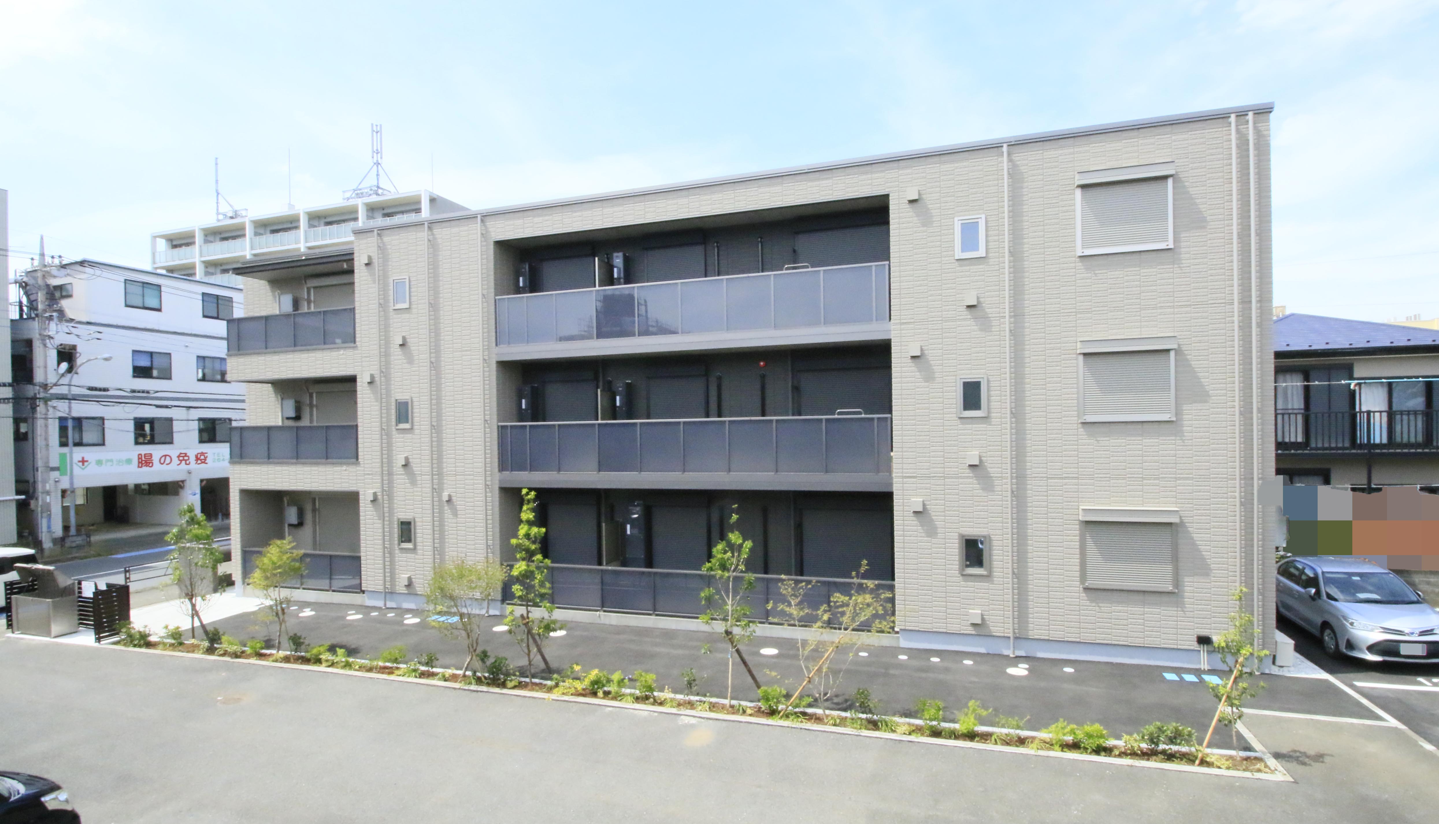 建物外観　積水ハウスのシャーメゾンZEH　太陽光発電　都市ガス